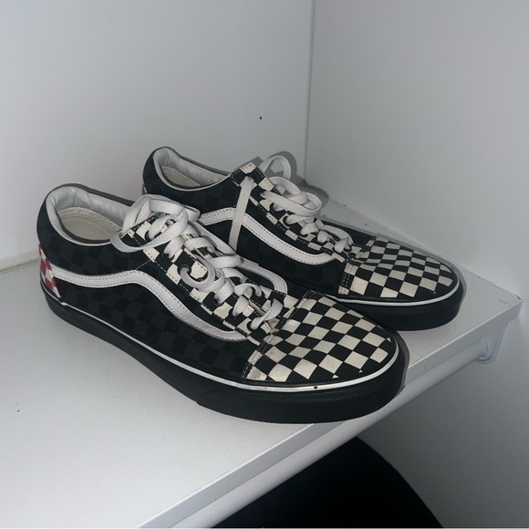 Men’s size 12 red white, black checkered shoes - Picture 5 of 6